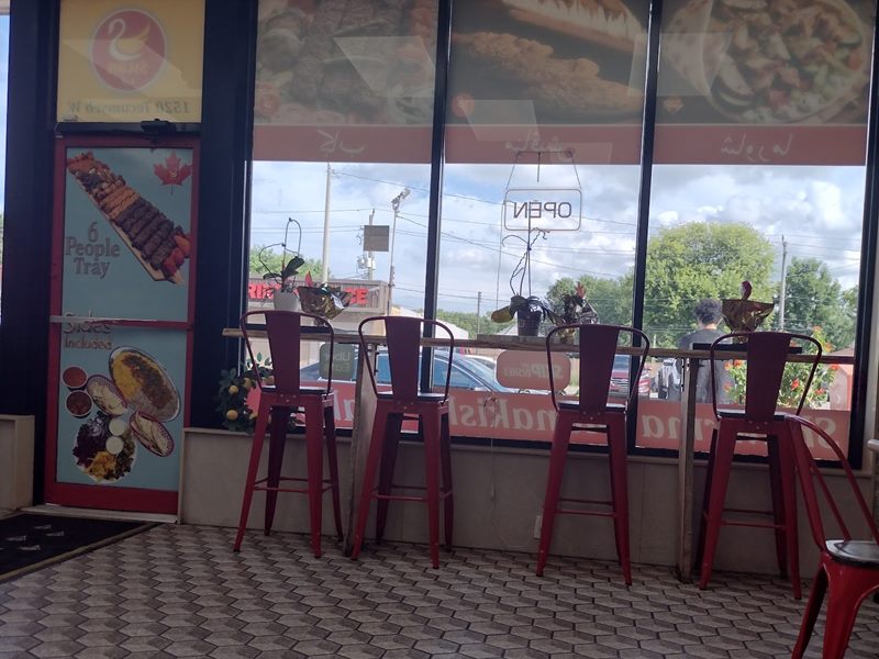 Swan Grill & Bakery مطعم وأفران الوزة interior